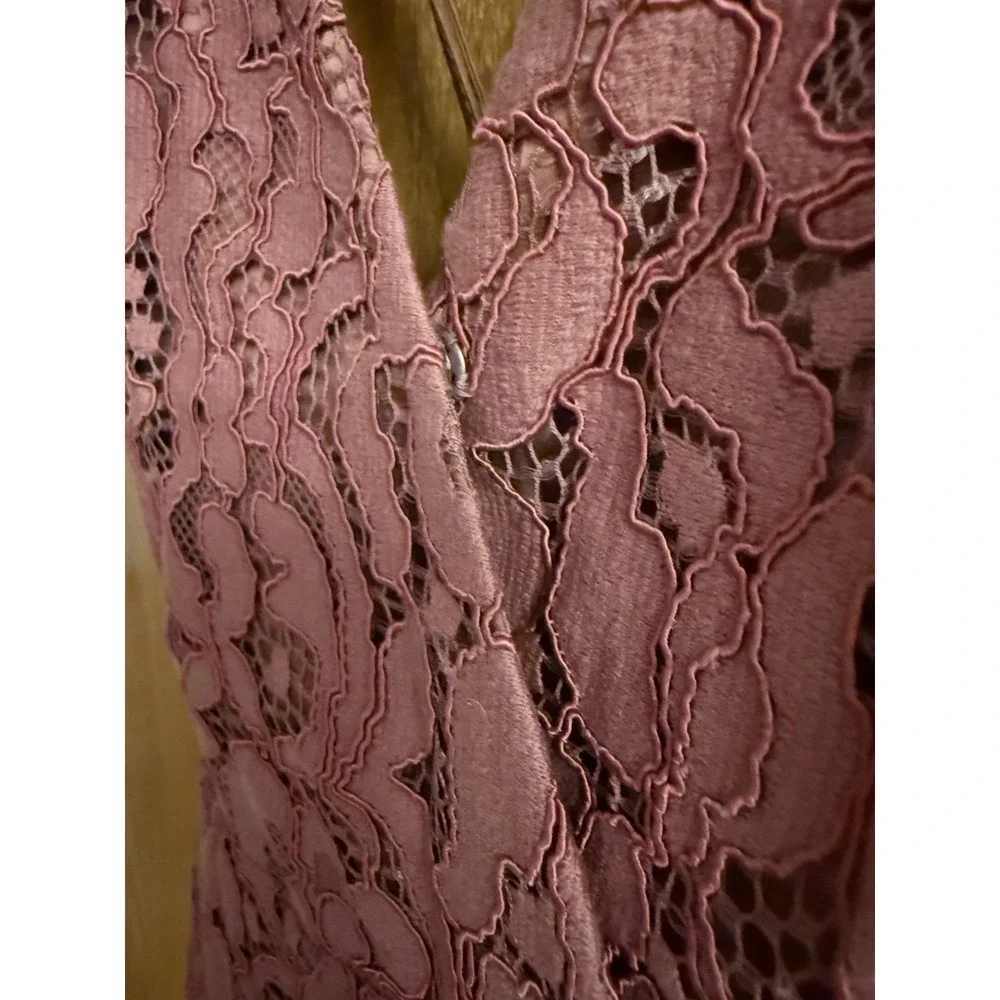 REVOLVE Lovers + Friends Lace Dress Sz XS Blush Pink‎ V Neck Spaghetti Strap